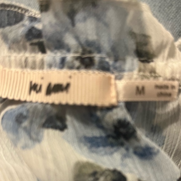 Mi ami , very cute floral on/off shoulder crop top sz M - Picture 3 of 3